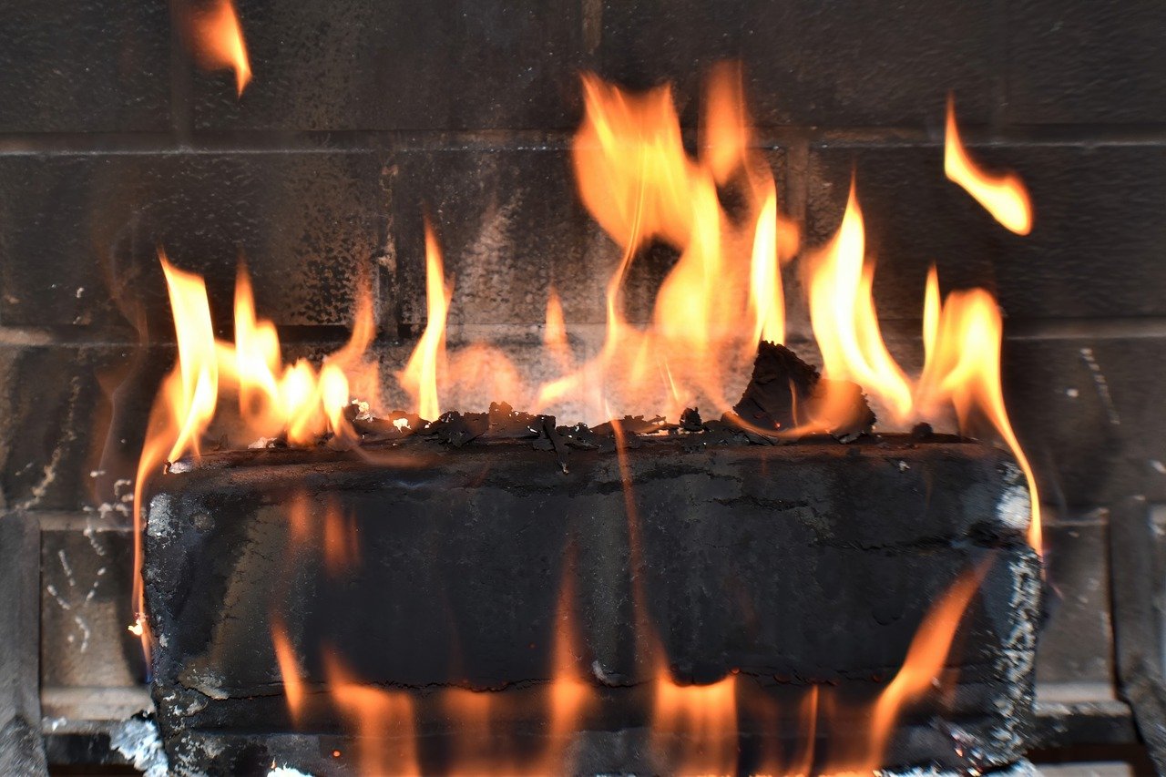 Creating a Cozy Fire Pit Area in Your Backyard